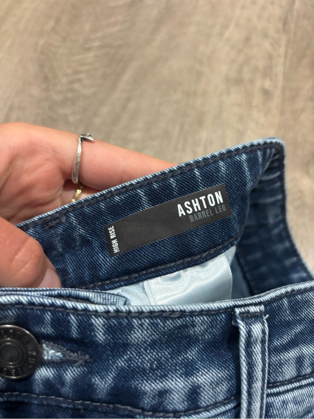 Kut From the Kloth Ashton High Rise Barrel Leg Jeans Size 8 Blue Denim - Picture 6 of 6